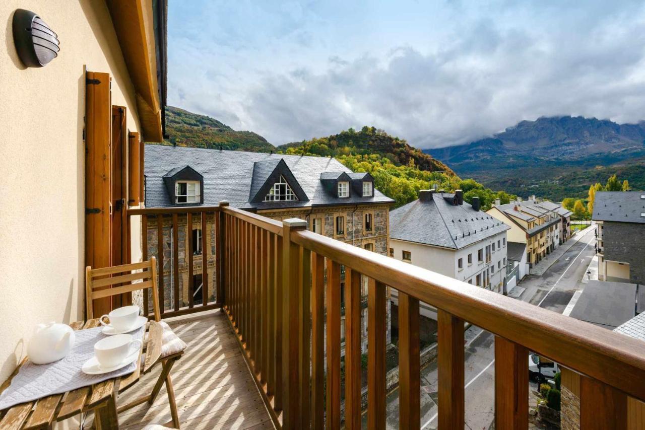 MONTELIA Ático El Ciervo de Panticosa Apartamento Exterior foto